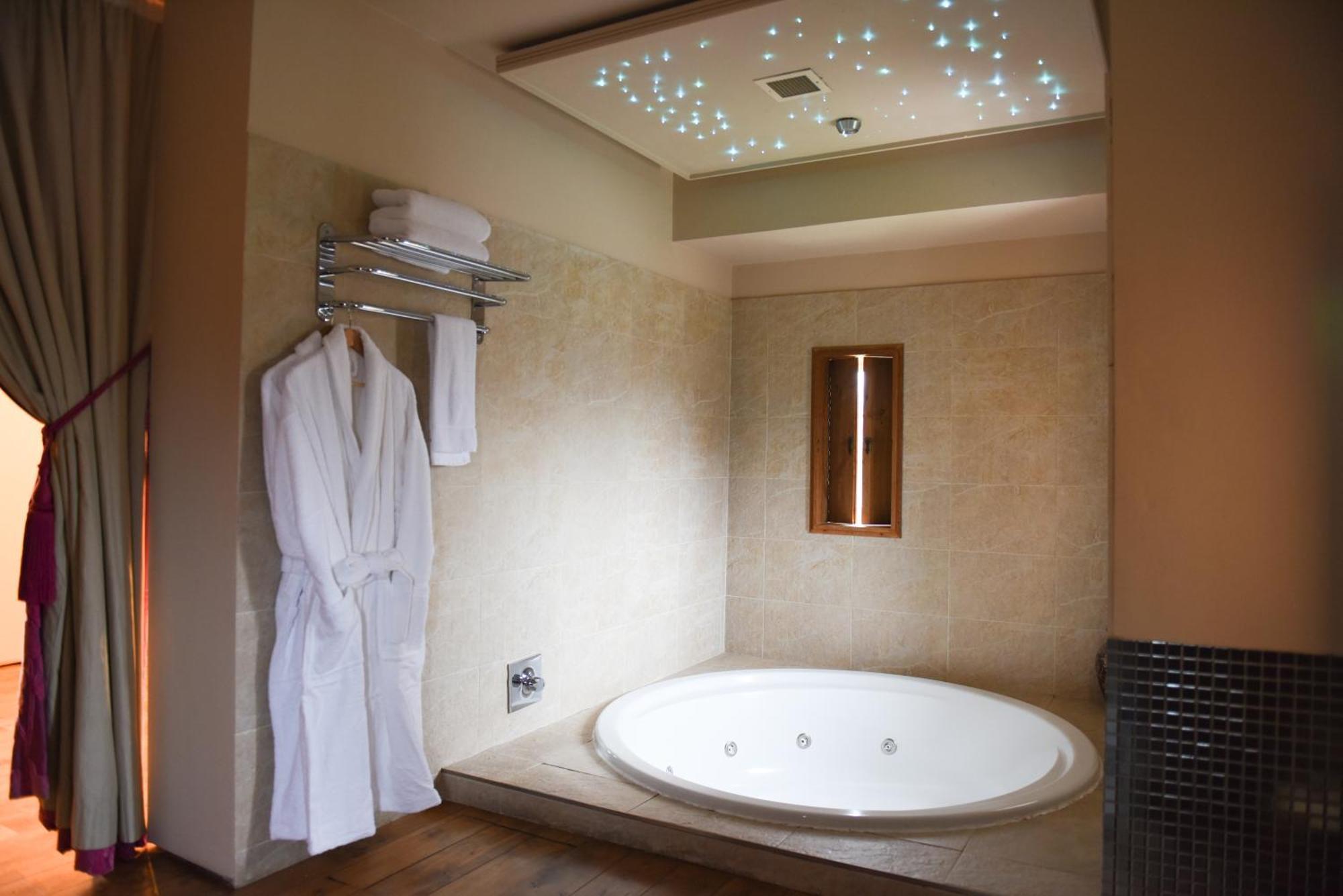 Glenskirlie Castle Hotel Banknock Екстериор снимка