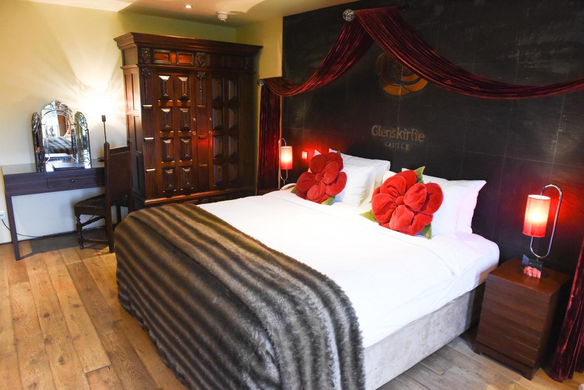 Glenskirlie Castle Hotel Banknock Екстериор снимка