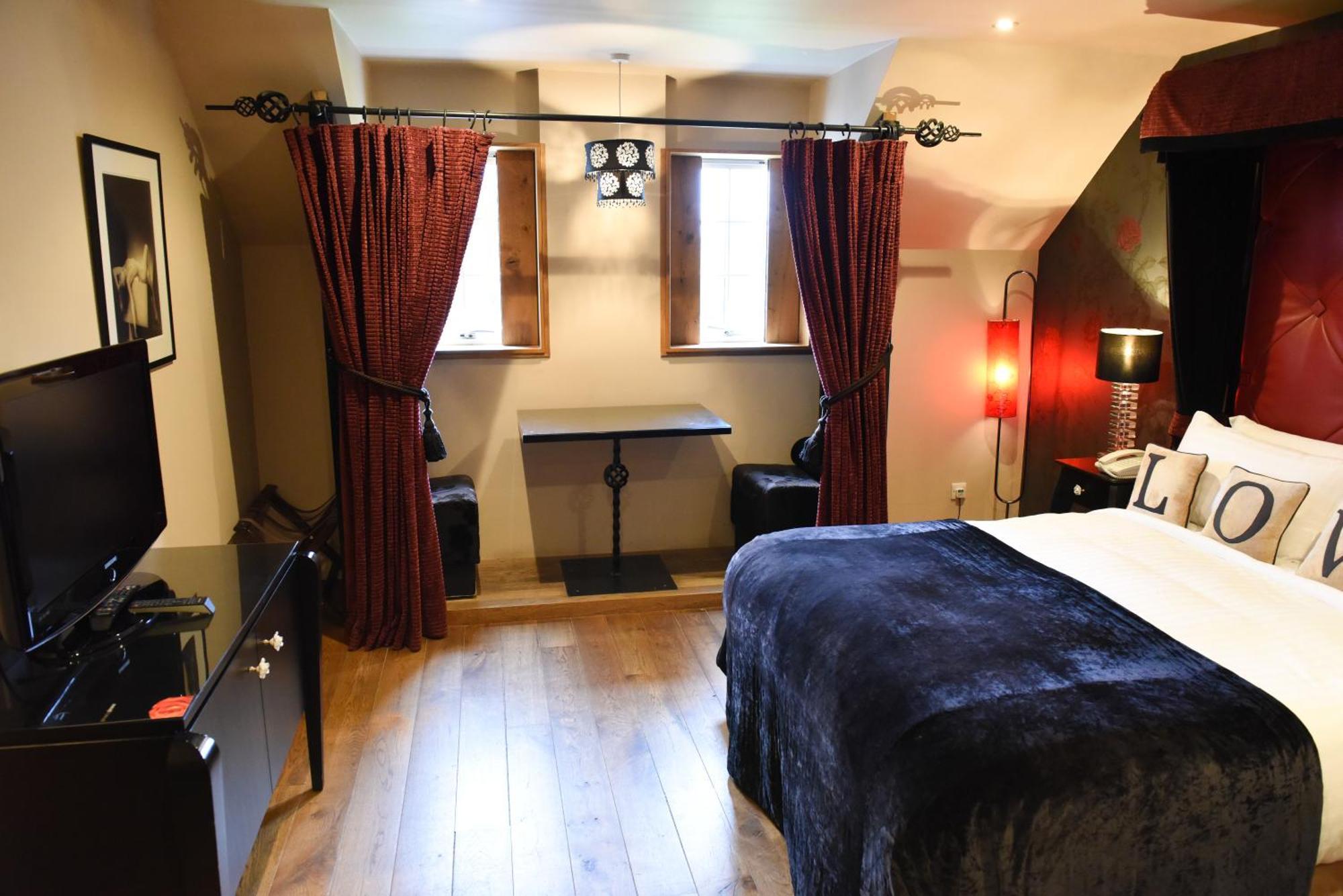Glenskirlie Castle Hotel Banknock Екстериор снимка