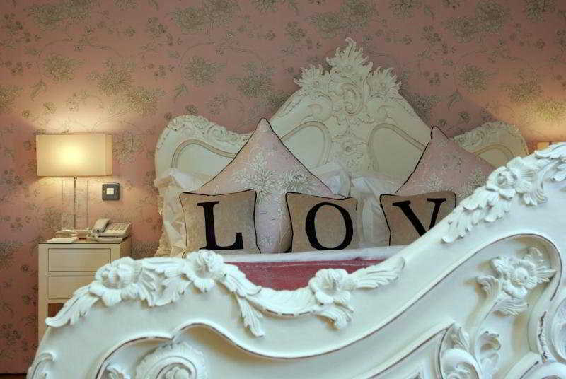Glenskirlie Castle Hotel Banknock Екстериор снимка