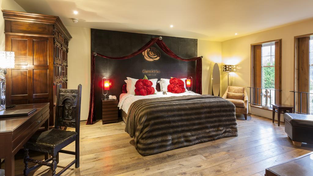 Glenskirlie Castle Hotel Banknock Екстериор снимка